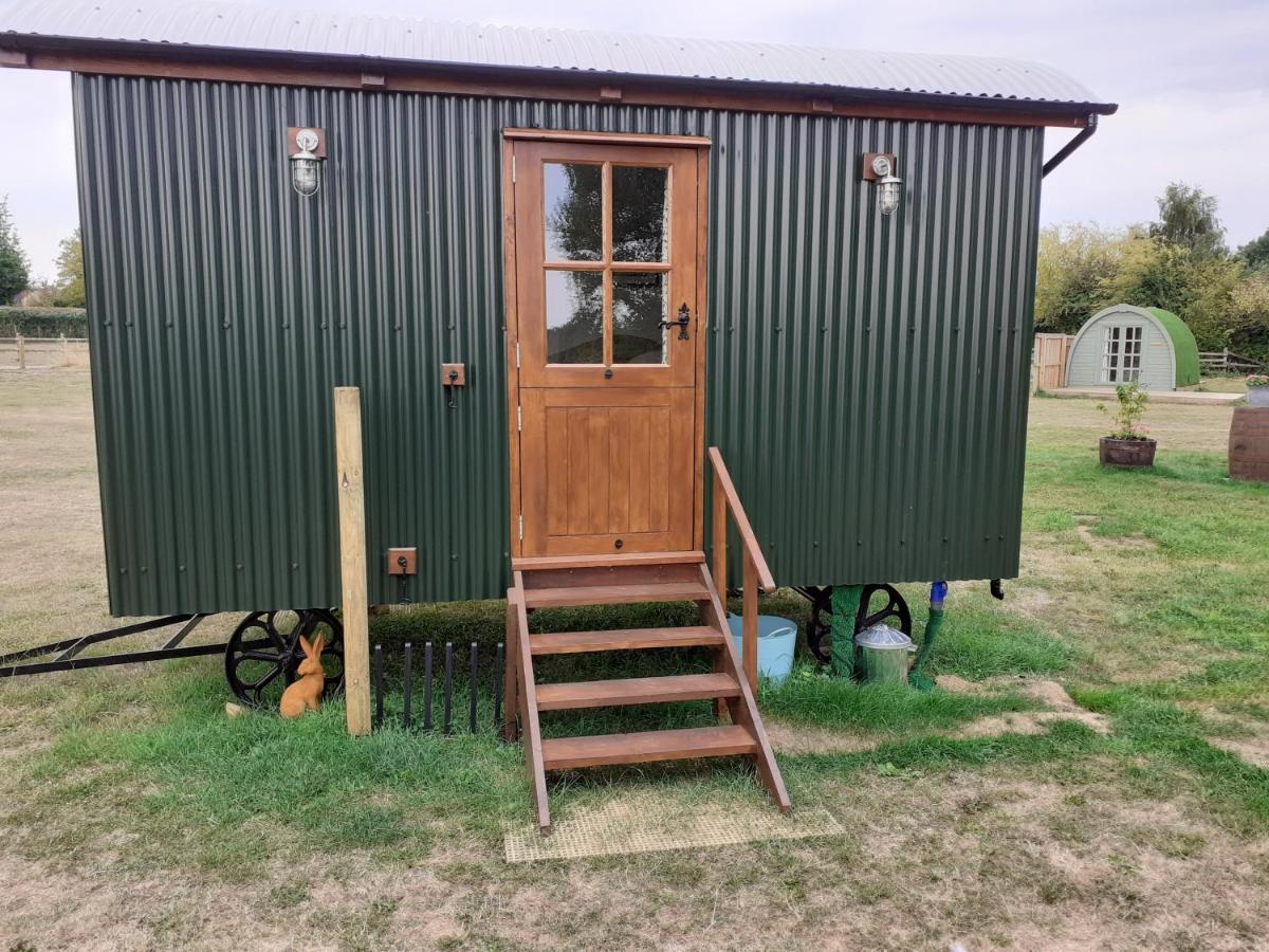 Glamping In Wiltshire In Our Luxury Shepherds Hut Chippenham  Exterior foto