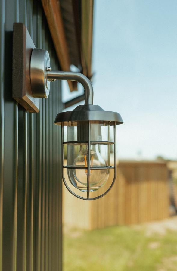 Glamping In Wiltshire In Our Luxury Shepherds Hut Chippenham  Exterior foto