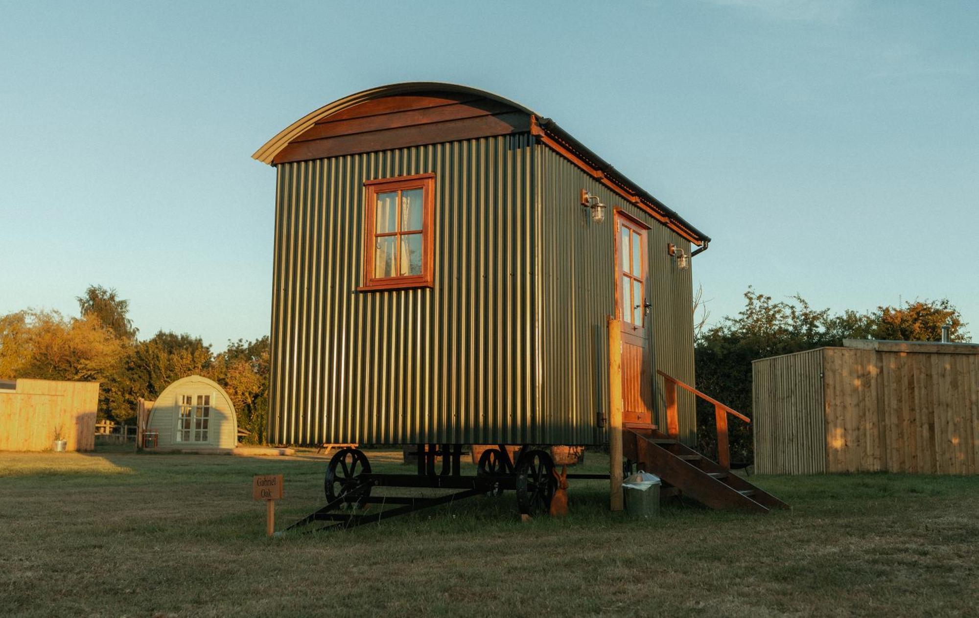 Glamping In Wiltshire In Our Luxury Shepherds Hut Chippenham  Exterior foto