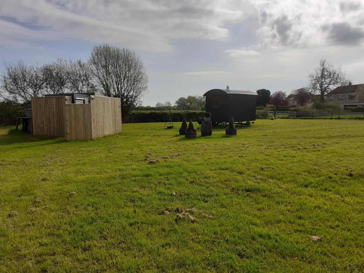 Glamping In Wiltshire In Our Luxury Shepherds Hut Chippenham  Exterior foto