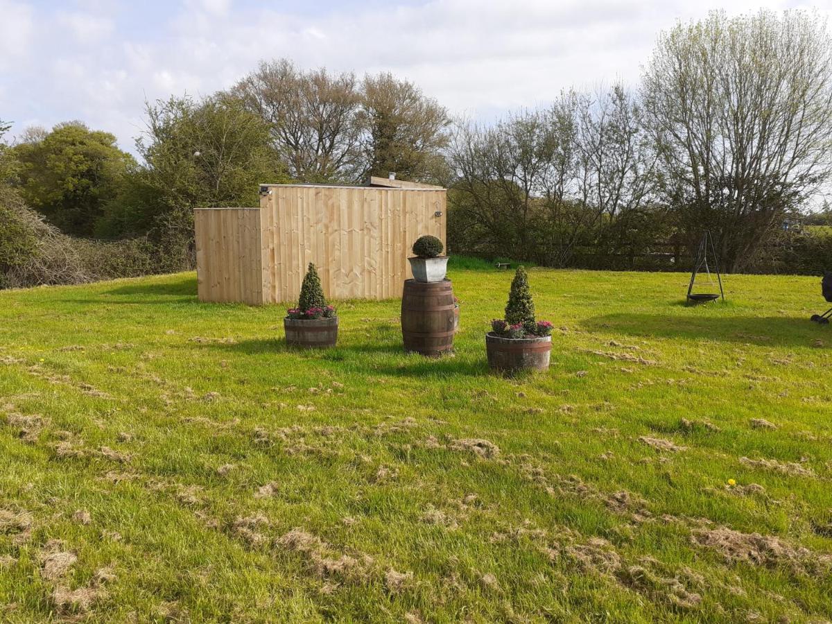Glamping In Wiltshire In Our Luxury Shepherds Hut Chippenham  Exterior foto